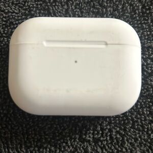 These earbugs DO NOT come with charger